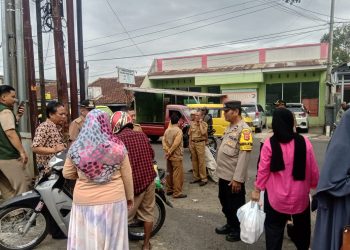 Memberikan Rasa Aman Dan Nyaman Terhadap Kehadiran Polisi Di Bazar Di Kantor Kecamatan Lembursitu