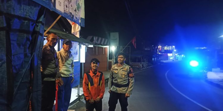 Antisipasi Kejahatan, Polsek Lembursitu Laksanakan Patroli Malam Hari