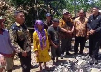 H. Marwan Hamami Bupati Sukabumi Bangunkan Kembali Rumah Warga Yang Terbakar