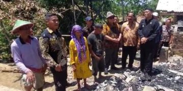 H. Marwan Hamami Bupati Sukabumi Bangunkan Kembali Rumah Warga Yang Terbakar
