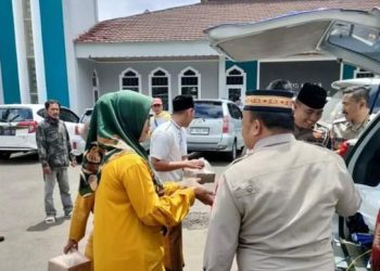 Polres Sukabumi Kota Bagikan Ratusan Nasi Kotak, Program Jumat Berkah
