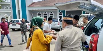 Polres Sukabumi Kota Bagikan Ratusan Nasi Kotak, Program Jumat Berkah