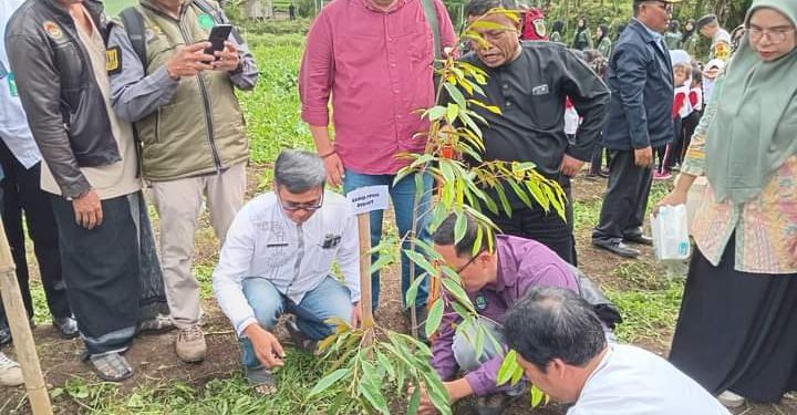 Camat Sukaraja Sambut Baik Gerakan Penanaman Pohon Serentak Oleh Dishut Jabar