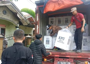 Panwaslucam Warungkiara Lakukan Pengawasan, Tibanya Logistik Kotak Suara Presiden Dan Wakil Presiden