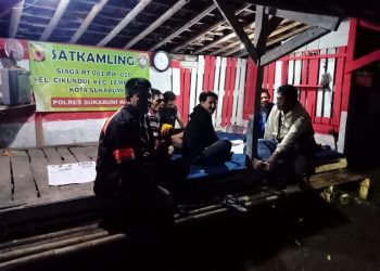 Melalui Sambang Pos Kamling Anggota Polsek Lembursitu Sampaikan Pesan kamtibmas