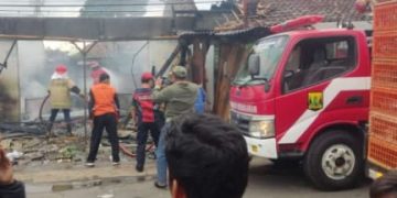 Kios Di Cikembar Hangus Terbakar Dilahap Si Jago Merah