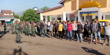 Karya Bakti TNI Bersihkan Lingkungan Pasar Rakyat Jabar Juara Lembursitu Kota Sukabumi