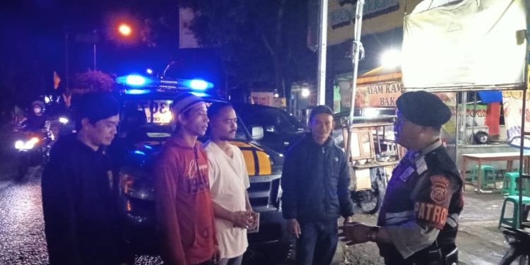 Patroli Malam Hari Cegah Gangguan Kamtibmas