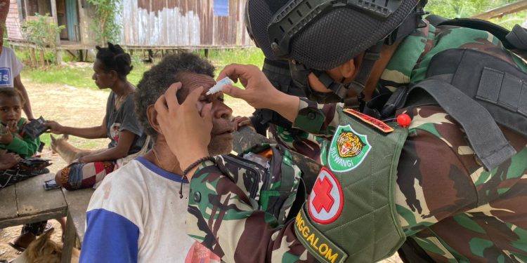 Sadar Akan Pentingnya Kesehatan Warga, Satgas Yonif 310/KK Lakukan Rapid Diagnostic Test (RDP) Malaria Bagi Masyarakat Perbatasan