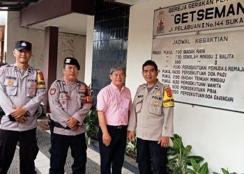 Pengamanan Gereja Rutin Polsek Lembursitu Untuk Berikan Rasa Aman Dan Nyaman Bagi Jemaat