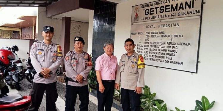 Pengamanan Gereja Rutin Polsek Lembursitu Untuk Berikan Rasa Aman Dan Nyaman Bagi Jemaat