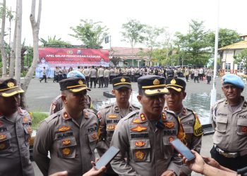 AKBP Siswantoro Pimpin Apel Pergeseran Pasukan BKO Polda Jatim Dalam Pengamanan TPS Pemilu Di Kabupaten Sampang