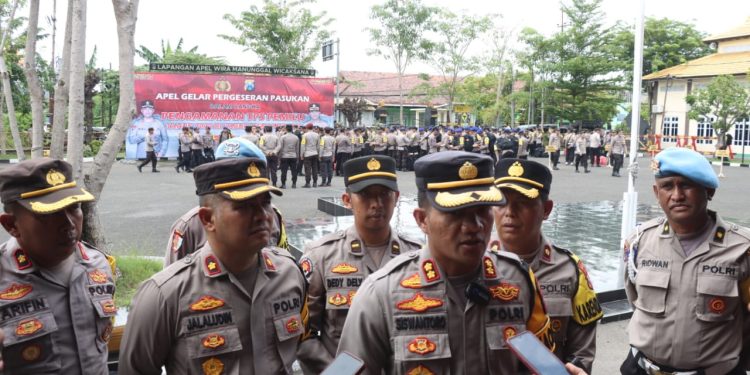 AKBP Siswantoro Pimpin Apel Pergeseran Pasukan BKO Polda Jatim Dalam Pengamanan TPS Pemilu Di Kabupaten Sampang