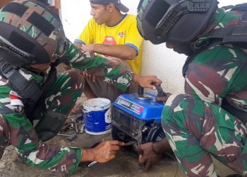 Tak Ada Pasokan Listrik, Satgas Yonif 310/KK Perbaiki Genset SMPN 2 Web