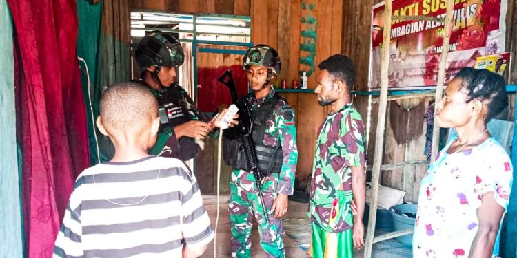 Satgas Yonif 310/KK Hadirkan Pelita, Melian Ball Tersenyum Bahagia