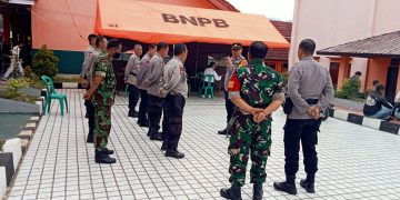 Kapolsek Lembursitu Laksanakan Apel Pengamanan Gedung PPK Kecamatan Lembursitu Pemilu 2024