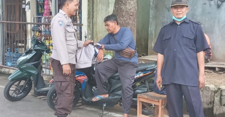 Sambangi Ojeg Pangkalan, Unit Patroli Polsek Lembursitu Beri Himbauan Kamtibmas
