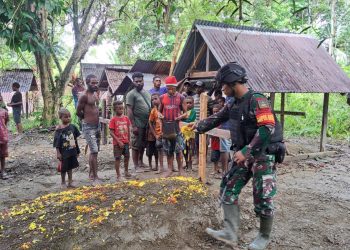 Bantu Prosesi Pemakaman, Wujud Nyata Kepedulian Satgas Yonif 310/KK Terhadap Sesama