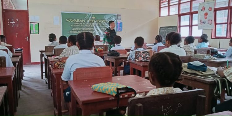 Tumbuhkan Rasa Bangga Terhadap NKRI, Satgas Yonif 310/KK Berikan Wawasan Kebangsaan Untuk Pelajar Di Perbatasan