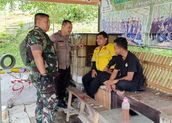 Sinergitas TNI-POLRI Bhabinkamtibmas Bersinergi dengan Babinsa Sambangi Warga Bersama Sama Untuk Tingkatkan Harkamtibmas