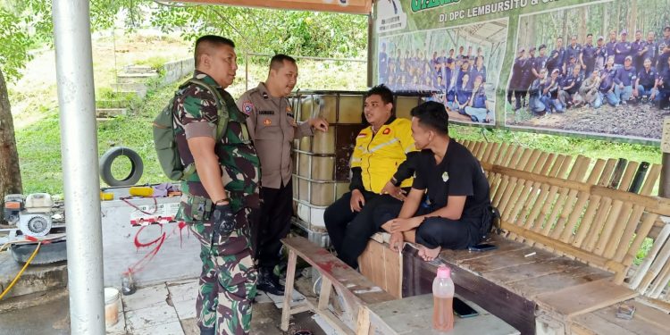 Sinergitas TNI-POLRI Bhabinkamtibmas Bersinergi dengan Babinsa Sambangi Warga Bersama Sama Untuk Tingkatkan Harkamtibmas