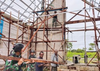 Satgas Yonif 310/KK, Bantu Percepatan Pembangunan Gereja Di Kampung Woslay