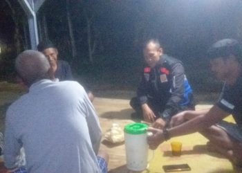 Melalu Sambang Pos Kamling Anggota Polsek Lembursitu  Sampaikan Pesan kamtibmas