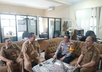Jalin Silaturahmi Kapolsek Lembursitu Sambangi Kantor Camat