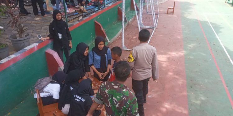 Bhabinkamtibmas Monitoring Dan Pengamanan Pekan Kreasi Dan Seni Siswa