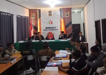 Dipenuhi Masa, Bawaslu Kota Sukabumi Saat Sidang Dugaan Pemindahan Suara Milik PDIP