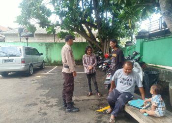 Dekati Warga Babinkamtibmas Sambangi Warga Dan Berikan Imbauan Kamtibmas