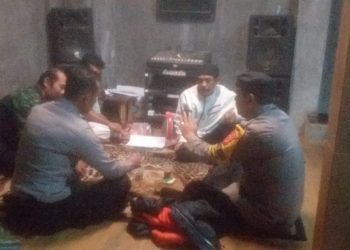 Melalui Sambang Pos Kamling Anggota Polsek Lembursitu  Sampaikan Pesan kamtibmas