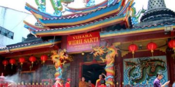Sambut Imlek Vihara Widhi Sakti Kota Sukabumi Mulai Bersolek
