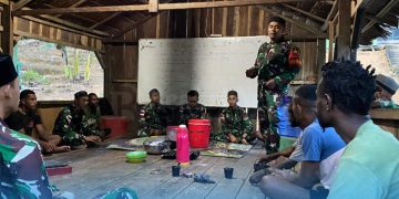 Meski Beda Keyakinan, Kepala Suku dan Warga Unggalom Hadiri Undangan Buka Bersama Prajurit Yonif 310/KK