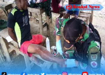 Alami Luka Robek Terkena Kapak, Albertinus Kasipmabin Diobati Tim Kesehatan Yonif 310/KK