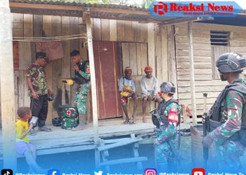 Respons Banyaknya Warga Yang Sakit, Satgas Yonif 310/KK Keliling Kampung Berikan Pengobatan Gratis