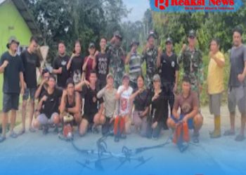 Masih Suasana Ibadah Puasa, Satgas Pamtas RI-Malaysia Yonarmed 16/TK Bersama Masyarakat Laksanakan Karya Bhakti di Wilayah Perbatasan