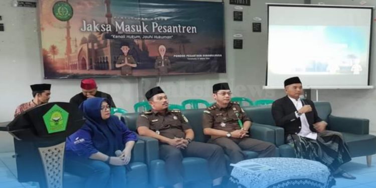 Jaksa Masuk Pesantren, Penyuluhan Hukum Cegah Tindak Pidana Dikalangan Pelajar