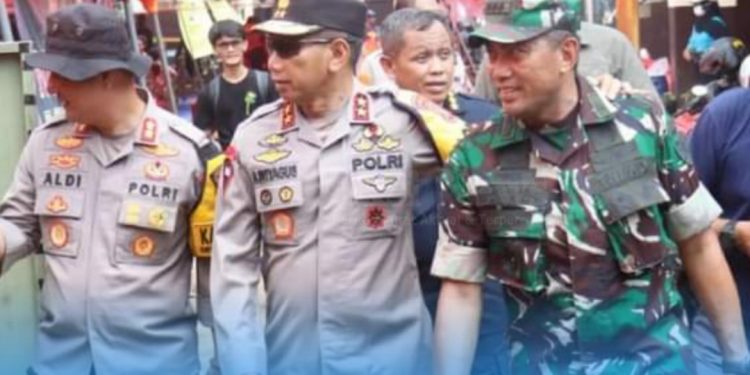 Kapolda Jabar Bersama Pj Gubernur Cek Lokasi Longsor Di Kecamatan Cipongkor