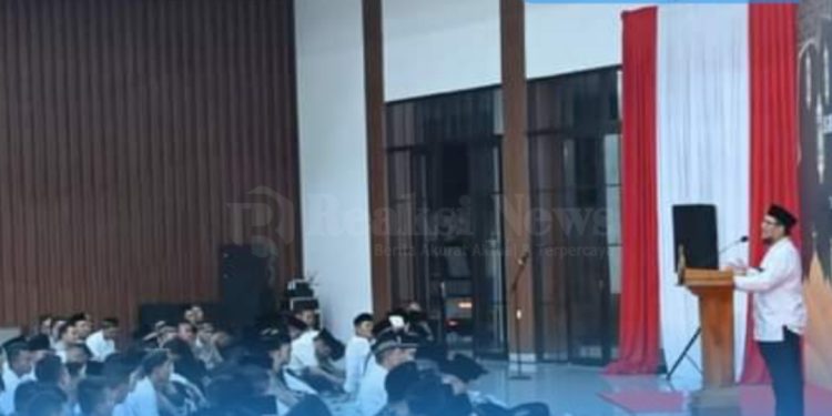 Kapolda Jabar Melaksanakan Kegiatan Safari Ramadhan, Tarawih Keliling Bersama Forkopimda Prov Jabar