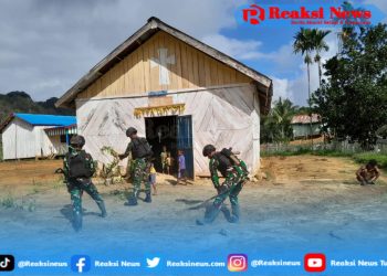 Sambut Hari Paskah, Satgas Yonif 310/KK Ajak Warga Bersihkan Gereja St. Yohanes