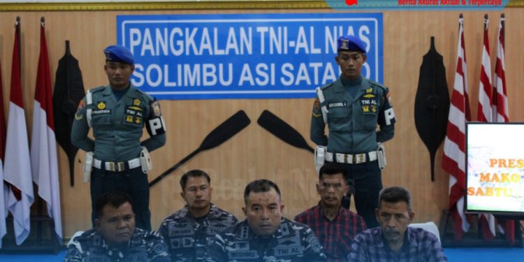 Komandan Lanal Nias Gelar Konfrensi Pers Terkait Kasus Pembunuhan Casis TNI AL Oleh Oknum TNI AL Lanal Nias