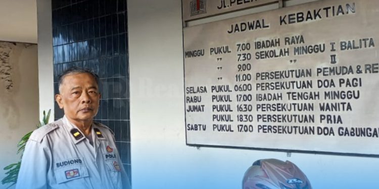 Pengamanan Gereja Rutin Polsek Lembursitu  Untuk Berikan Rasa Aman Dan Nyaman Bagi Jemaat