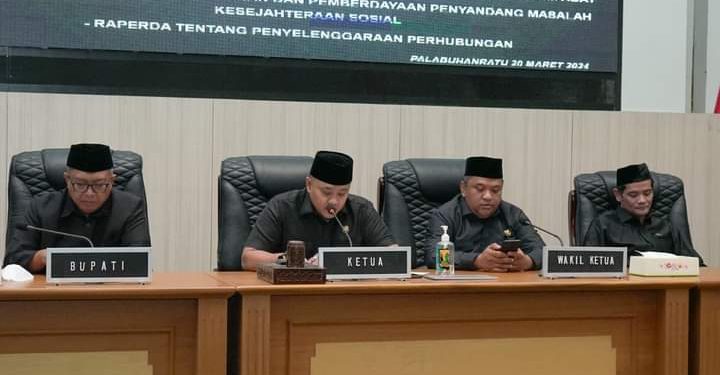 Bupati Sukabumi Sampaikan Pendapat Atas Tiga Raperda Di Dalam Rapat Paripurna DPRD