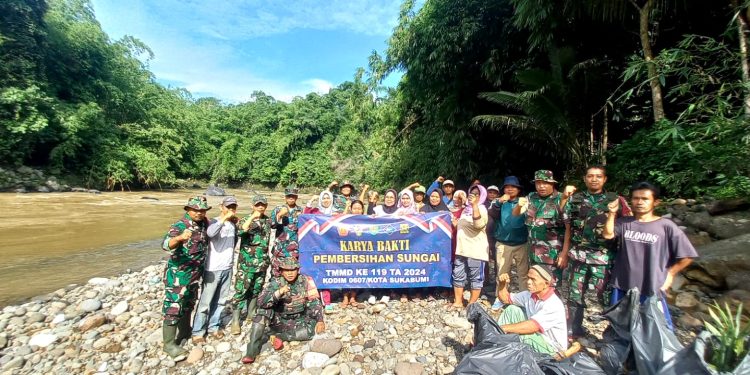 Sasar Kebersihan Lingkungan di TMMD Ke-119, Bersama Warga Lakukan Ini di Desa Tenjojaya