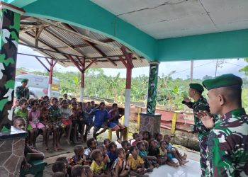 Keceriaan Dan Kegembiraan Anak-Anak Papua Saat Satgas Yonif 310/KK Ajak Belajar Sambil Bermain