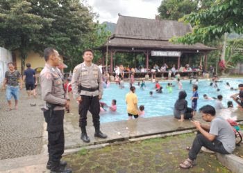 Patroli Tempat Wisata, Anggota Samapta Polsek Lembursitu Sampaikan Himbauan Kamtibmas
