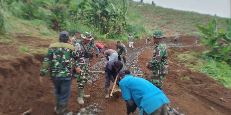 Puasa Bukan Penghalang Untuk Anggota Satgas TMMD Ke 119