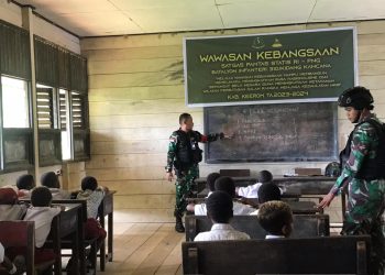 Pertebal Jiwa Nasionalisme, Satgas Yonif 310/KK Berikan Wawasan Kebangsaan Di SD YPPK Akarinda