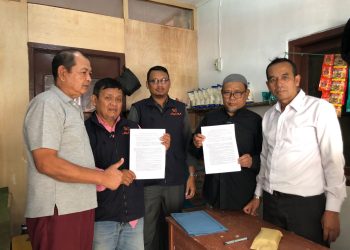 Berkah Ramadhan, Ayep Zaki Salurkan Dana Abadi Untuk DKM Masjid Al Husaeniyah